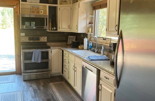 Kicking Horse Cabin | Cozy log cabin on 20 acres