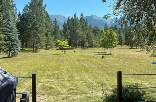 Kicking Horse Cabin | Cozy log cabin on 20 acres