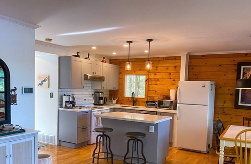 Frontenac Cottage | Cozy Log Cabin on a Private Lake