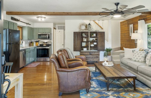 Afton Cabin | Cozy log cabin on Monkey Island. See description for golf cart rentals!