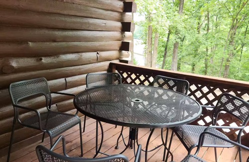 Grand Rivers Cabin | Cozy Log Cabin Retreat