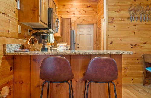 Raleigh Cabin | Cozy Log Cabin Tiny Home Near Raleigh – Perfect for Monthly Stays