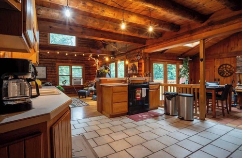Northfield Cabin | Cozy Log Cabin- W/Fireplace