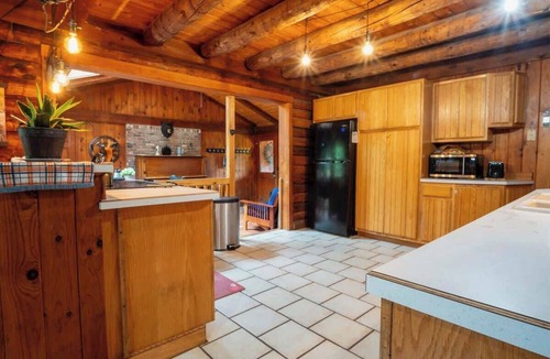 Northfield Cabin | Cozy Log Cabin- W/Fireplace
