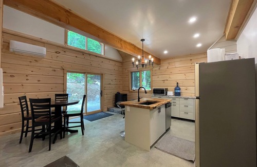 Faraday Cabin | Cozy Log Cabin w/Lake Access. Pet Friendly