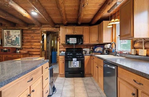 Fishers Hill Cabin | Cozy Log Cabin w Porch, Fire Pit, Games & River
