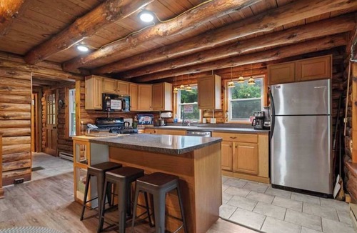 Fishers Hill Cabin | Cozy Log Cabin w Porch, Fire Pit, Games & River