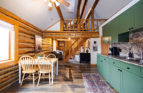 St. Anthony Cabin | Cozy Log Cabin w/Hot Tub