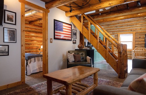 St. Anthony Cabin | Cozy Log Cabin w/Hot Tub