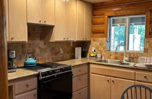Coffee Creek Cabin | Cozy Log Cabin with private access to the Trinity River!