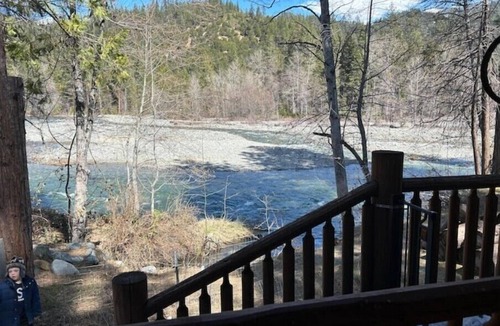 Coffee Creek Cabin | Cozy Log Cabin with private access to the Trinity River!