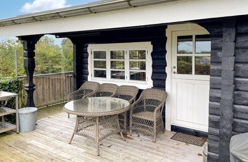Bønnerup Strand House | Cozy log cabin with a panoramic view