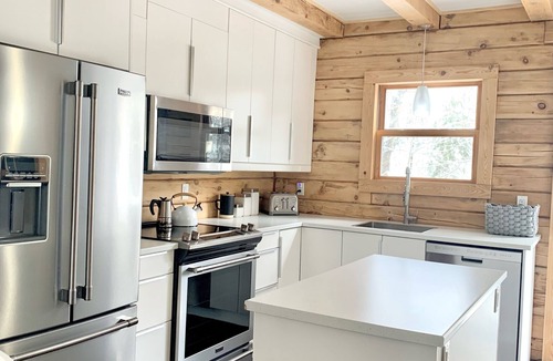Kearney Cottage | Cozy log cabin with wood-burning sauna