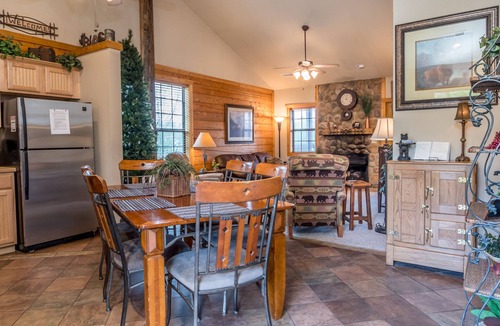Branson Theater District Cabin | Cozy Log Cabin1 Level - Great for Summer Families - 2 Masters
