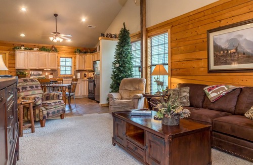 Branson Theater District Cabin | Cozy Log Cabin1 Level - Great for Summer Families - 2 Masters