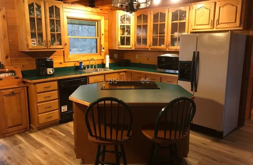 Girard House | Cozy Log Home