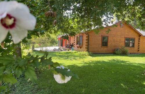 Como Cabin | Cozy Log Home