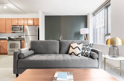 Downtown Chicago Apartment | Cozy Loop 1BR w/Pool, Gym, nr. Merchandise Mart & L, by Blueground