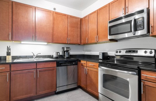 Downtown Chicago Apartment | Cozy Loop 1BR w/Pool, Gym, nr. Merchandise Mart & L, by Blueground