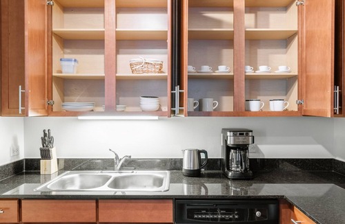 Downtown Chicago Apartment | Cozy Loop 1BR w/Pool, Gym, nr. Merchandise Mart & L, by Blueground