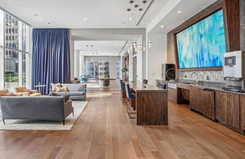 Downtown Chicago Apartment | Cozy Loop 1BR, w/W/D, Gym, nr Chicago Riverwalk by Blueground