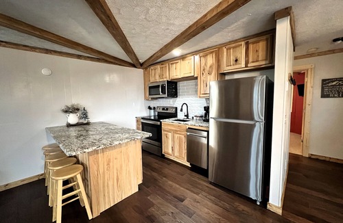 Sugar Mountain Condo | Cozy Lower Level Cabin-Style Condo on Sugar Mountain