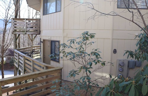 Sugar Mountain Condo | Cozy Lower Level Cabin-Style Condo on Sugar Mountain