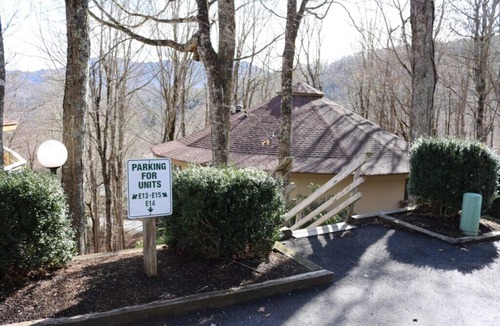 Sugar Mountain Condo | Cozy Lower Level Cabin-Style Condo on Sugar Mountain