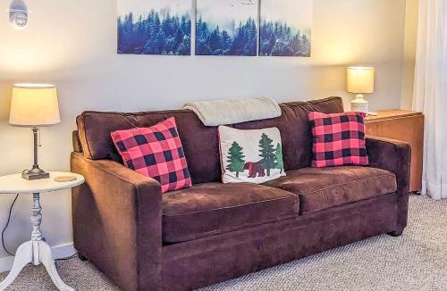 Ludlow Apartment | Cozy Ludlow Escape