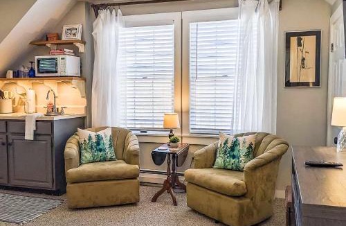 Ludlow Apartment | Cozy Ludlow Escape