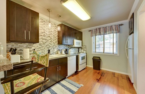 Nacogdoches Apartment | Cozy Luxe 2BR by SFA | Pet-Friendly + Laundry
