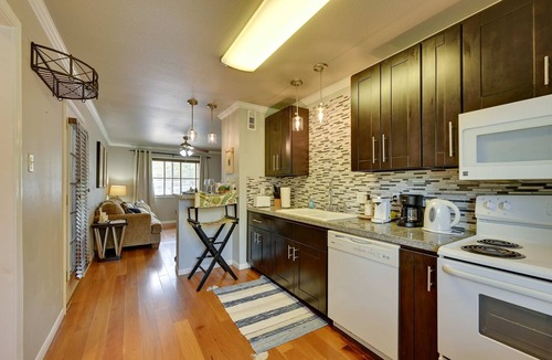 Nacogdoches Apartment | Cozy Luxe 2BR by SFA | Pet-Friendly + Laundry