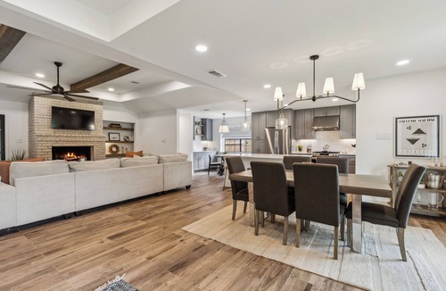 Richardson House | Cozy Luxe Home -Next to UTD + Near Downtown Dallas
