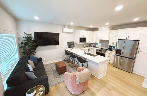 Fayetteville House | Cozy Luxe Stay Walk to any HOGS Stadium