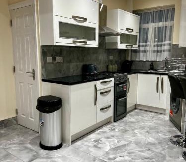 Feltham North Apartment | Cozy Luxurious Flat near LHR