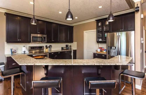 Cochrane House | Cozy & Luxurious Ridge Home - Pet Friendly