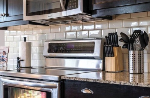 Cochrane House | Cozy & Luxurious Ridge Home - Pet Friendly