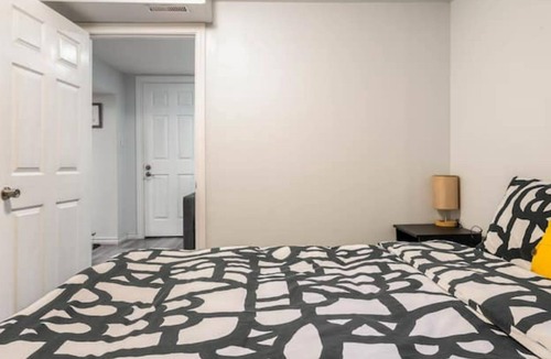 Hamilton Apartment | Cozy luxury apartment/bsmt