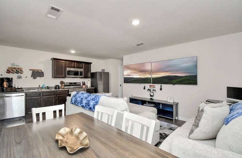 Houston House | Cozy Luxury Home, Games, King Bed, Sleeps 12