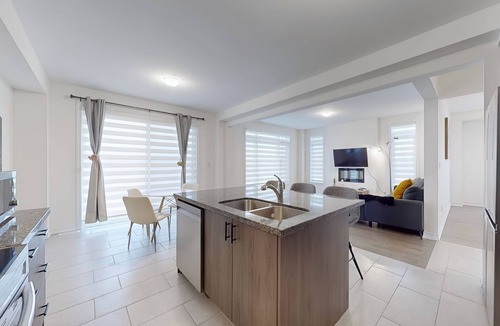 Wasaga Beach House | Cozy Luxury House in Wasaga Beach