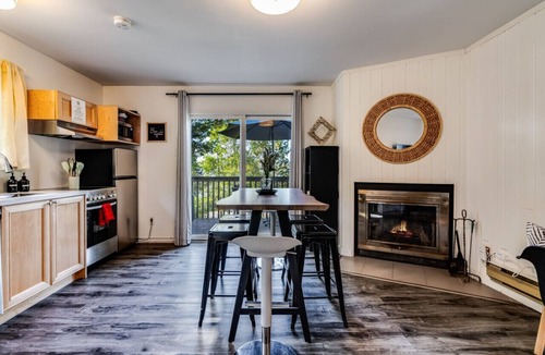 Dwight House | Cozy luxury Muskoka cottage on lakefront - Pinecone