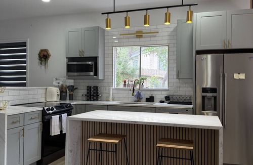 Whispering Oaks House | Cozy Luxury Pool + Home Theater + Backyard Oasis