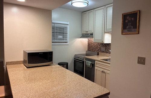 Norwich Villa | Cozy luxury studio overlooking golf grounds close to Mohegan Sun