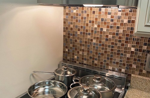 Norwich Villa | Cozy luxury studio overlooking golf grounds close to Mohegan Sun