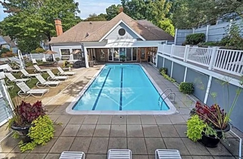 Norwich Villa | Cozy luxury studio overlooking golf grounds close to Mohegan Sun