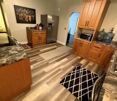 Hecla House | Cozy Main Floor- Hecla