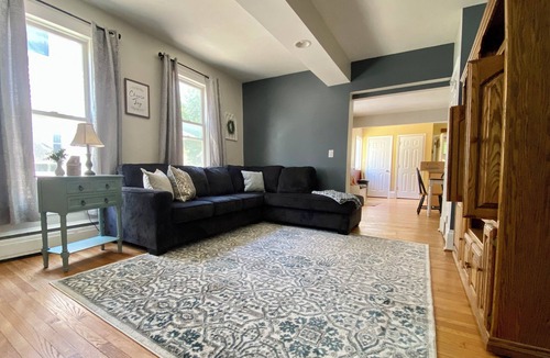 Adrian Apartment | Cozy Main Street Flat