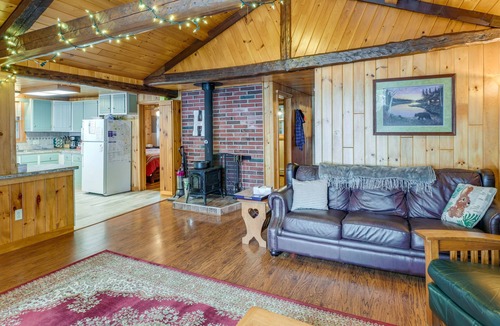 Saint Agatha Cottage | Cozy Maine Cottage on Long Lake w/ Screened Porch
