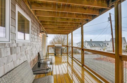Lubec Apartment | Cozy Maine Getaway Covered Deck, Walk to Beach!
