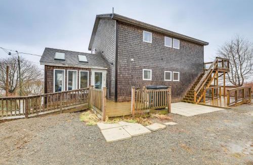 Lubec Apartment | Cozy Maine Getaway Covered Deck, Walk to Beach!